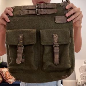 Crossbody bag. Wool. Leather strap.